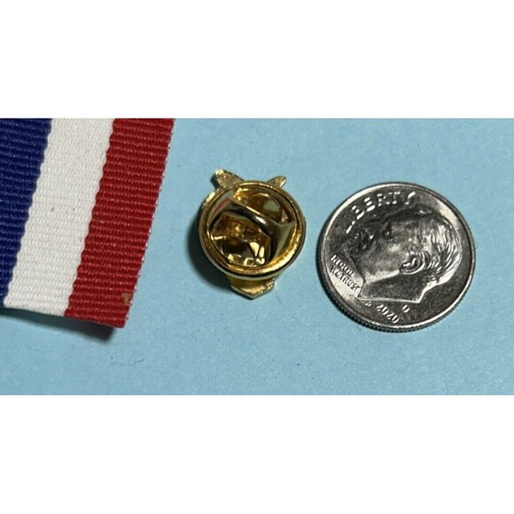2 Pins FOE Fraternal Order of Eagles 5 Year Pin & Gold Tone Eagle w/Ribbon - Picture 4 of 4